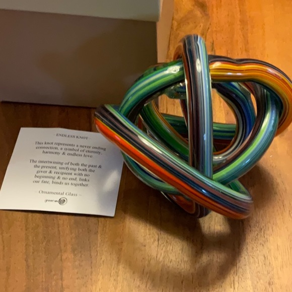 Hand blown Endless knot - It is a symbol of eternal love. and friendship - Picture 2 of 5